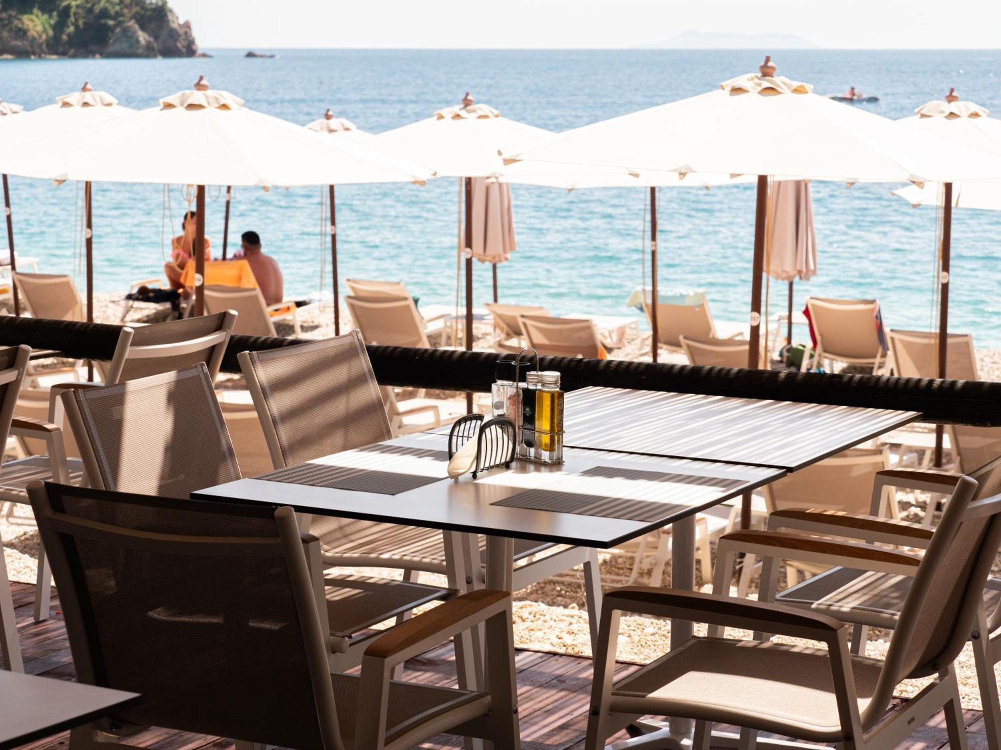 Nia Boutique Hotel By Rapo'S Resort Himarë Extérieur photo